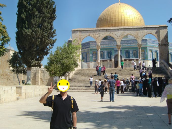 エルサレムのシンボルとも言える岩のドーム前で記念写真