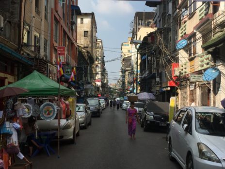 ヤンゴンの中国人街19番ストリートの光景